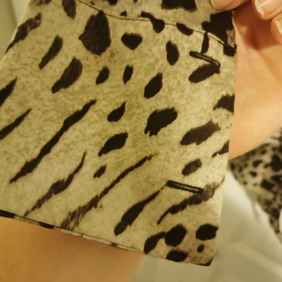 Jones New York -Gorgeous Surplice Top Wild print S - Picture 7 of 9